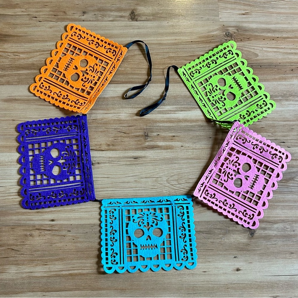 Target Dia de los Muertos Day of the Dead Papel Picado Felt Banner Skulls
